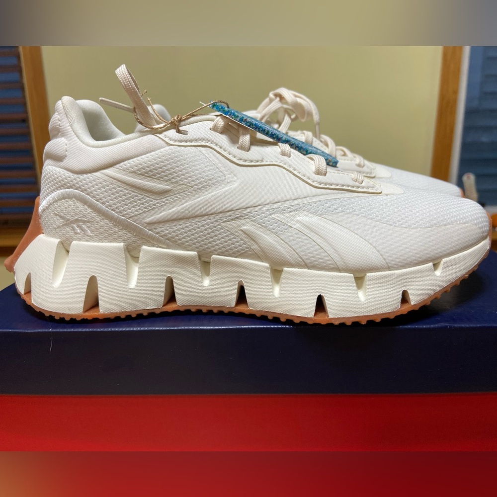 Reebok- Zig Dynamica 4 Female Running Shoes, Size 6